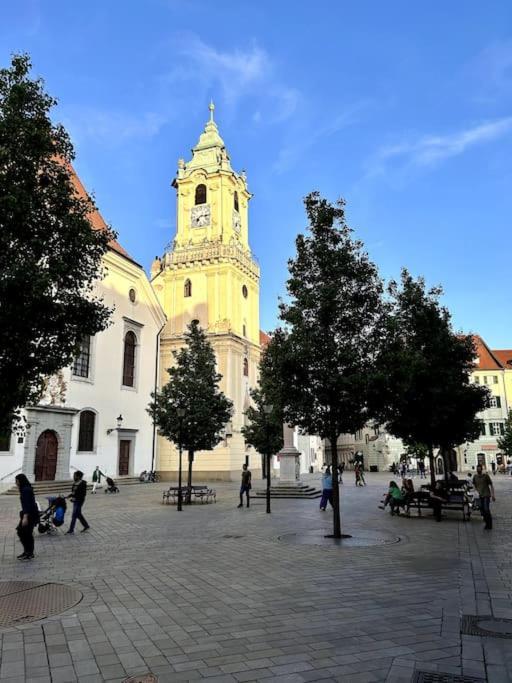 Luxurious And Royal Apartment In The Old Town Bratislava Eksteriør bilde