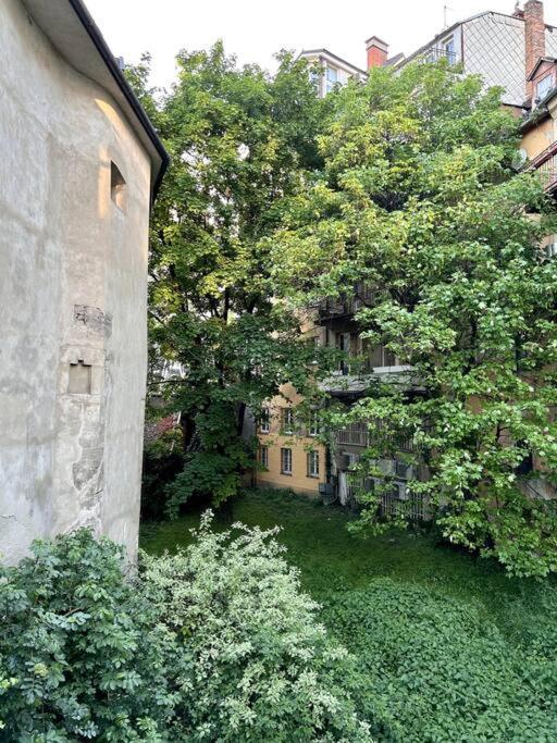 Luxurious And Royal Apartment In The Old Town Bratislava Eksteriør bilde