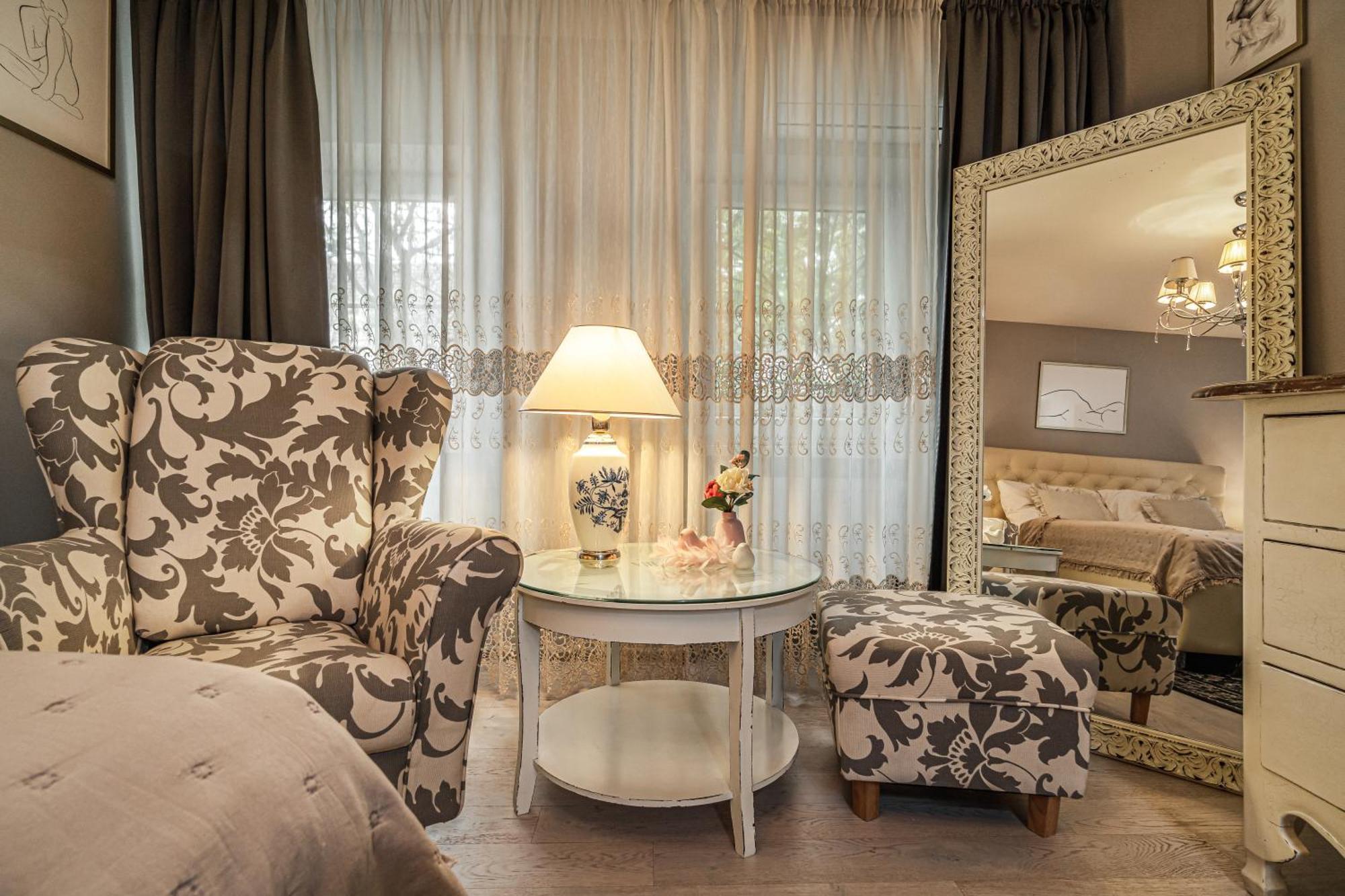 Luxurious And Royal Apartment In The Old Town Bratislava Eksteriør bilde