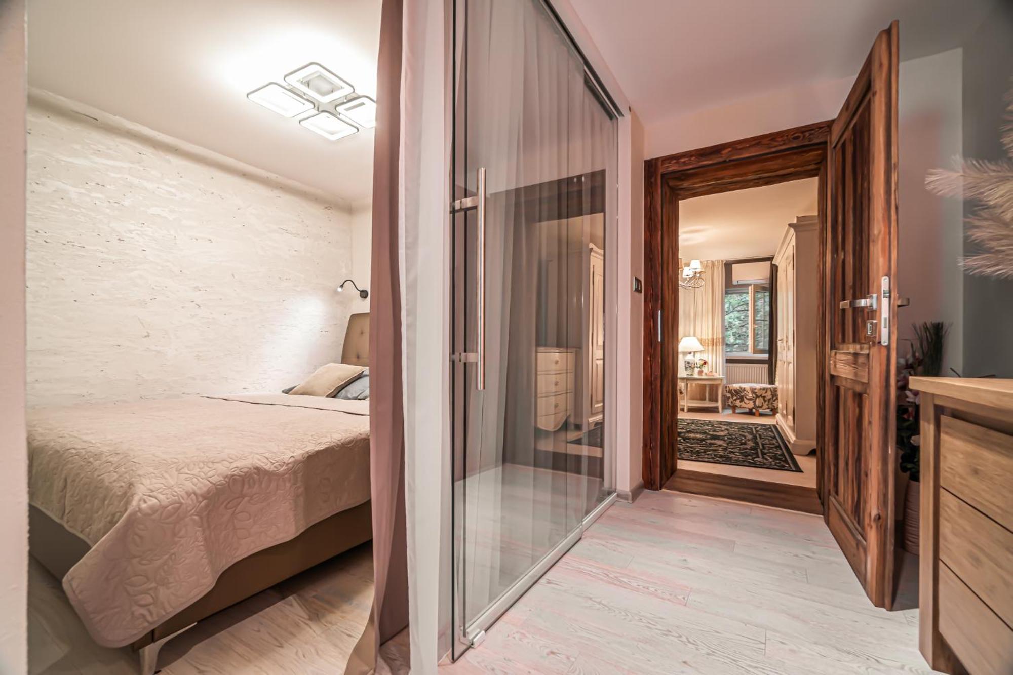 Luxurious And Royal Apartment In The Old Town Bratislava Eksteriør bilde
